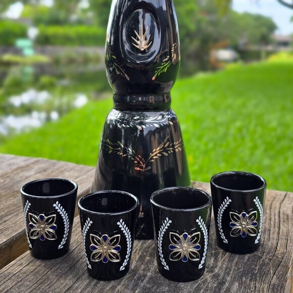 Set of 4 Black Ceramic Tequila Shot Glasses – Hand-Painted Agave Flower – Mexica - Picture 1 of 8